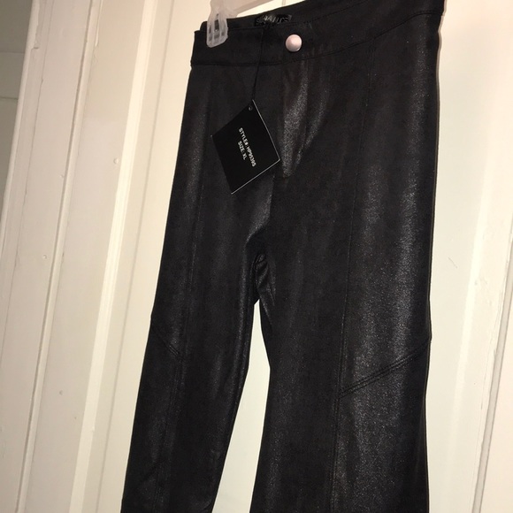 Black skinny leg pants - Picture 2 of 4